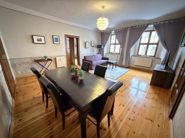 Vermietung 2Raum Wohnung Bei der Peterskirche 1  02826 Görlitz  mit DSL, Separate K&uuml;che, Stellplatz, Einbauk&uuml;che, Kabel TV, Dielenboden, möbliert